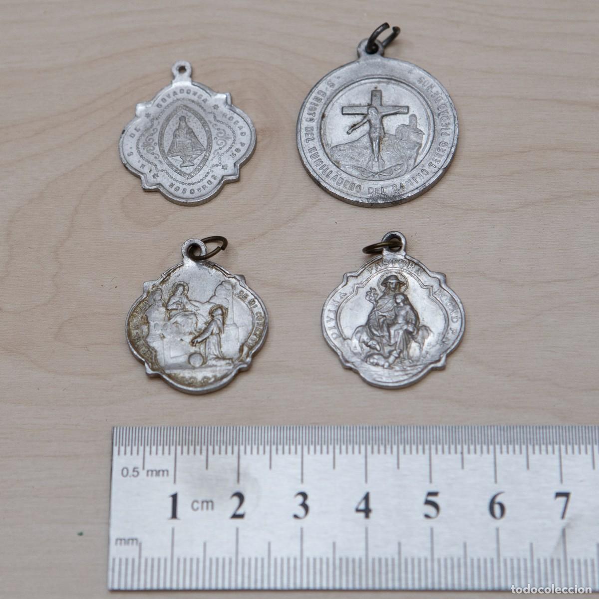 Antig&uuml;edades: Lote de 4 medallas religiosas - Foto 2