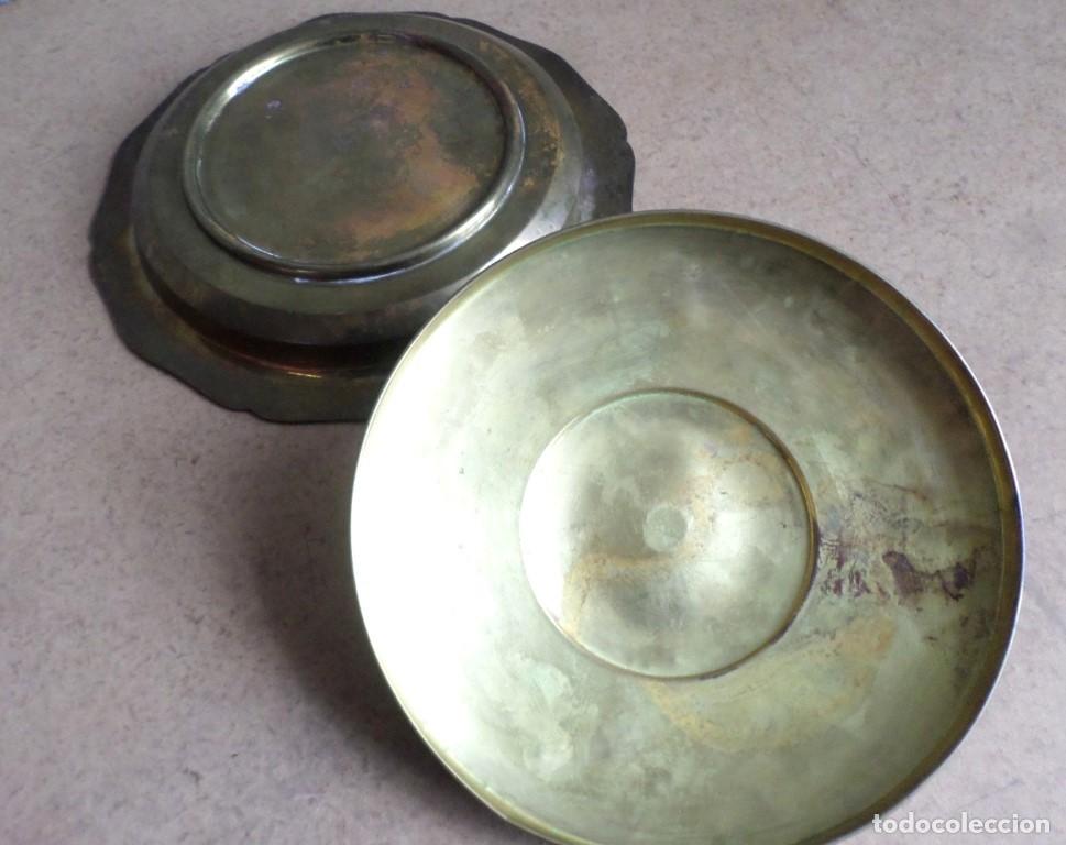Antig&uuml;edades: Bandeja con tapa para servir de lat&oacute;n - Foto 6