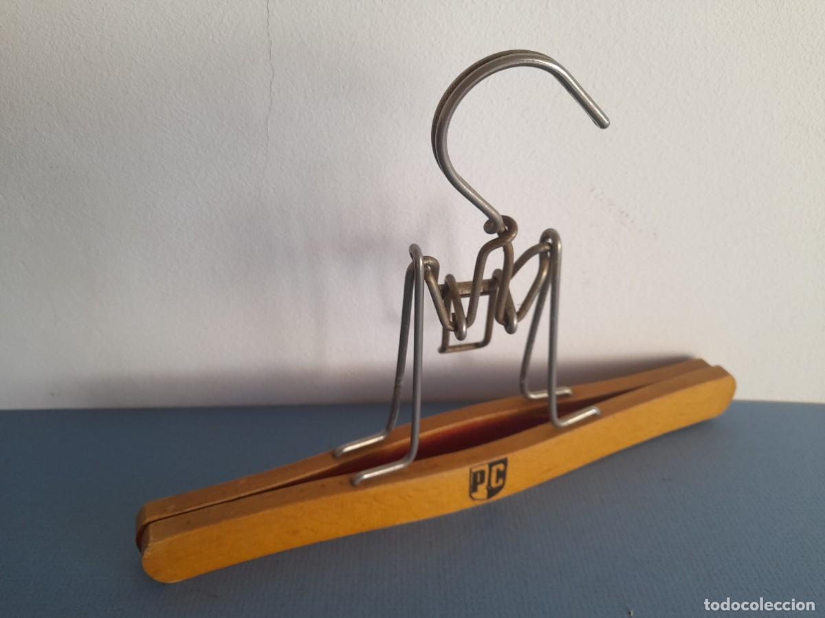 Antig&uuml;edades: perchero a presion, PC, 26cm aprox la parte de madera - Foto 2