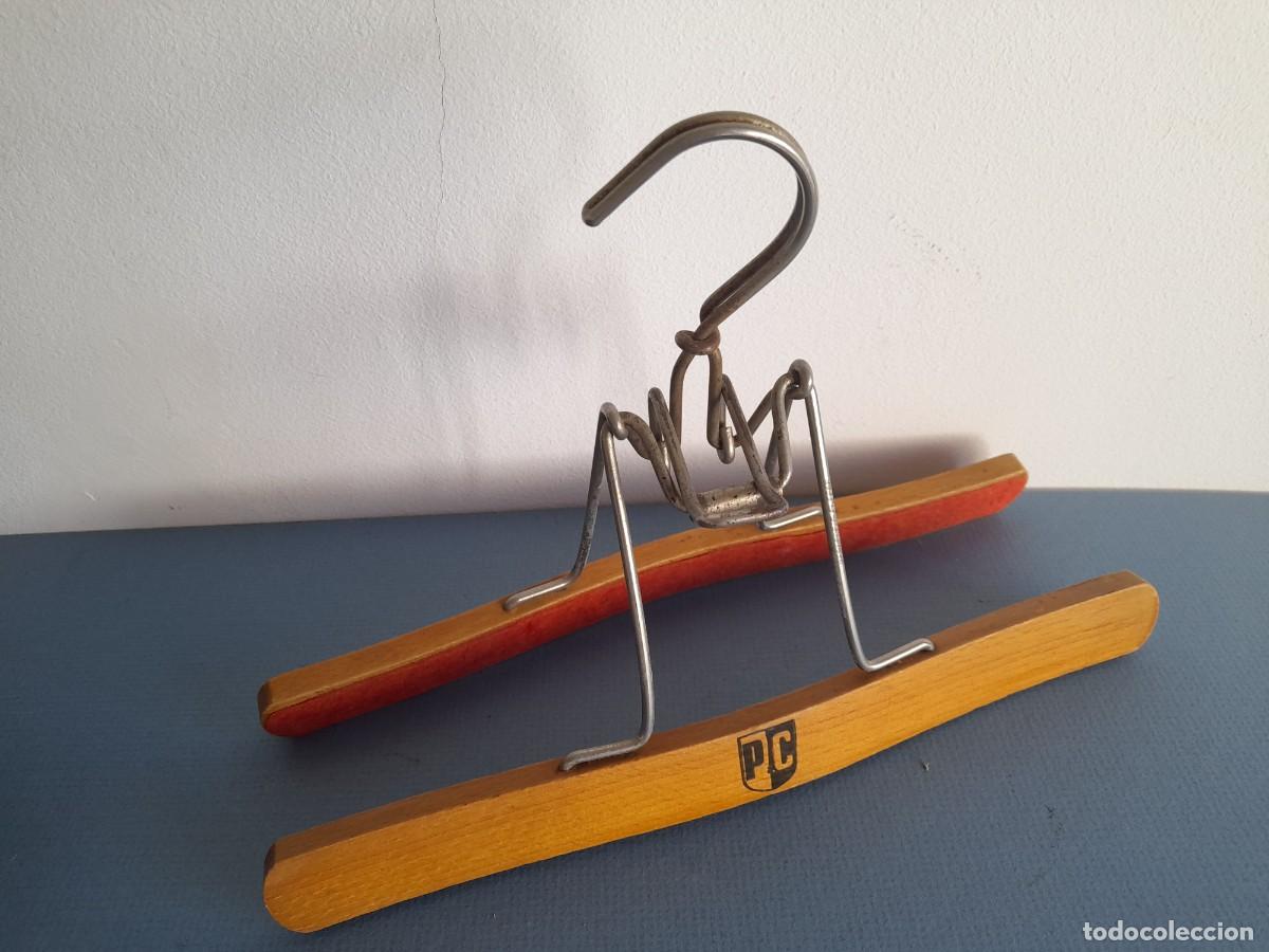 Antig&uuml;edades: perchero a presion, PC, 26cm aprox la parte de madera - Foto 3