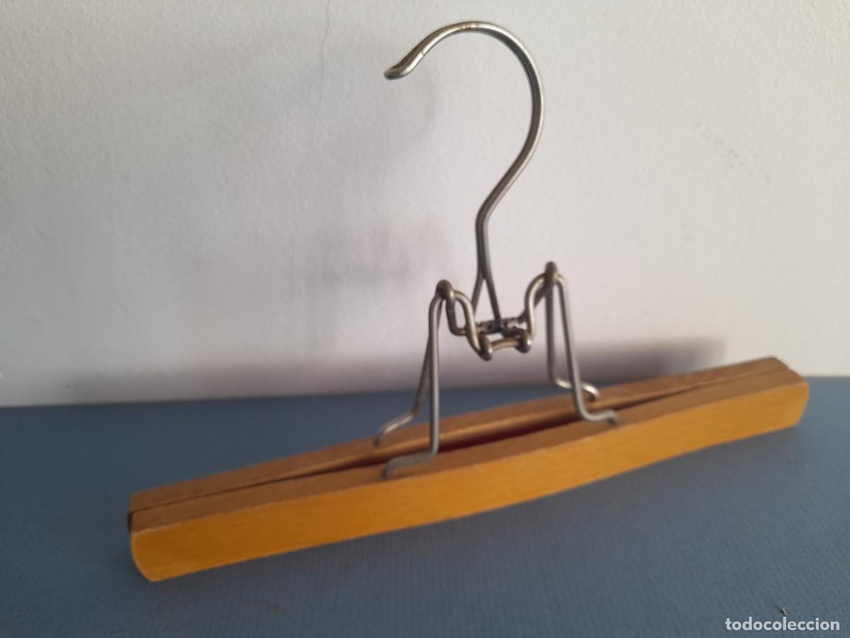 Antig&uuml;edades: perchero a presion, 24,5cm aprox la parte de madera - Foto 1