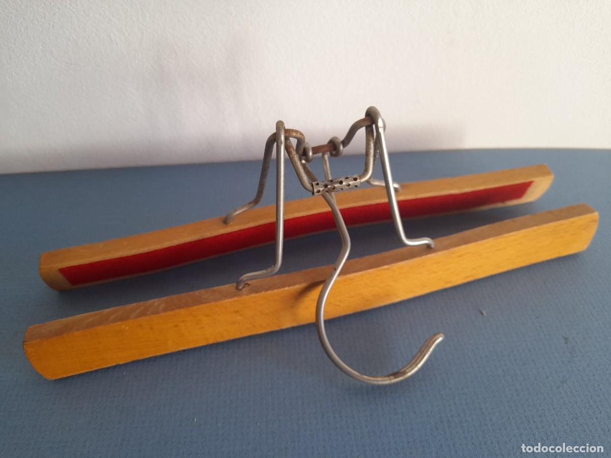 Antig&uuml;edades: perchero a presion, 24,5cm aprox la parte de madera - Foto 3