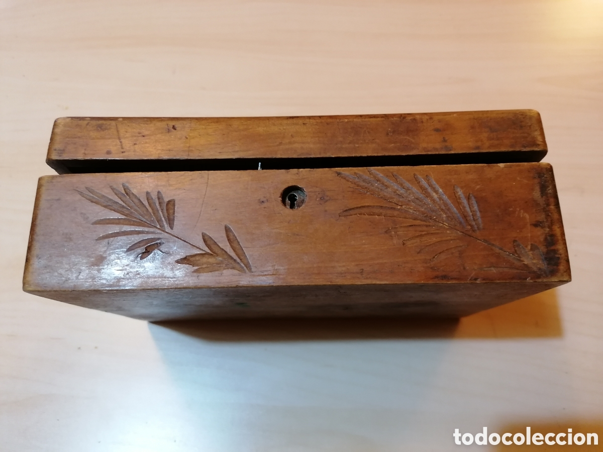 Antig&uuml;edades: Antigua caja de madera tallada - Foto 4