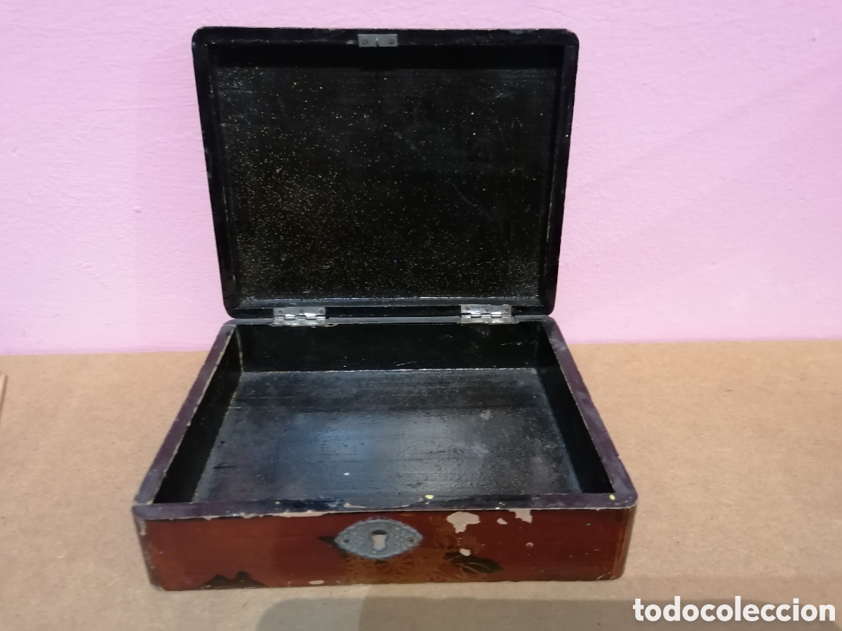 Antig&uuml;edades: Caja de madera pintada a mano y lacada. - Foto 4