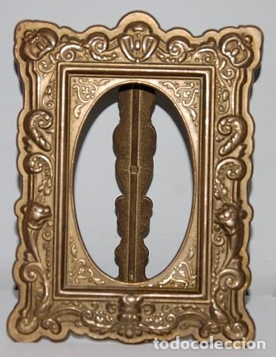 Antig&uuml;edades: MARCO CLASICO DE BRONCE SOBREMESA - Foto 1