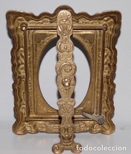 Antig&uuml;edades: MARCO CLASICO DE BRONCE SOBREMESA - Foto 2