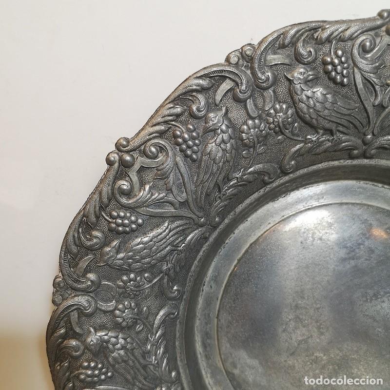 Antig&uuml;edades: Plato Repujado - Foto 2