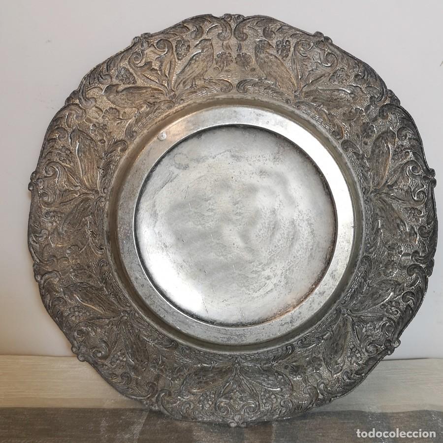 Antig&uuml;edades: Plato Repujado - Foto 4
