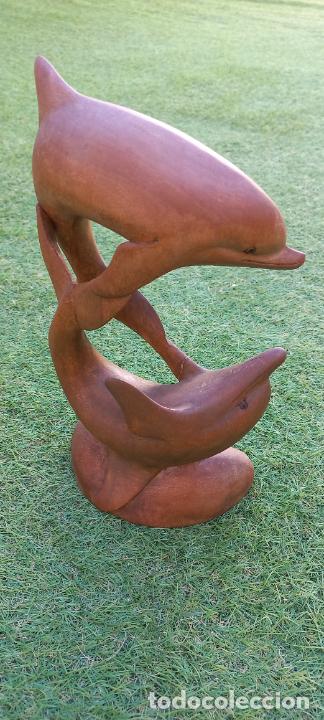 Oggetti Antichi: FIGURA O ESCULTURA DE MADERA TALLADA 31 CM. DELFINES JUGANDO. LEER DESCRIPCI&Oacute;N. DELFIN.