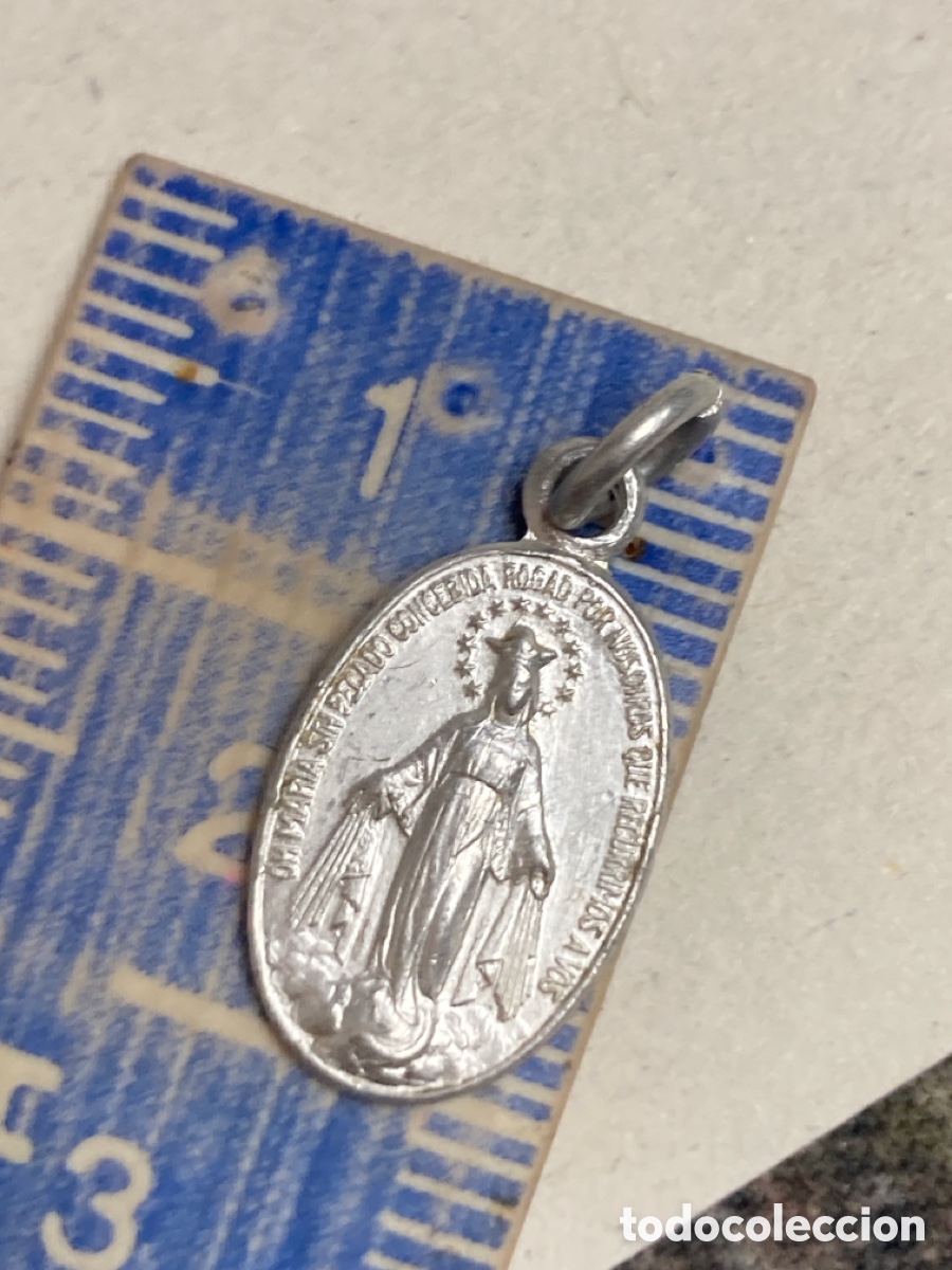 Antig&uuml;edades: Medalla de la Virgen de aluminio - Foto 3
