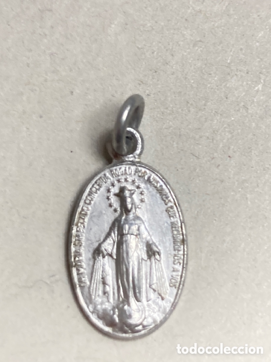Antig&uuml;edades: Medalla de la Virgen de aluminio - Foto 1