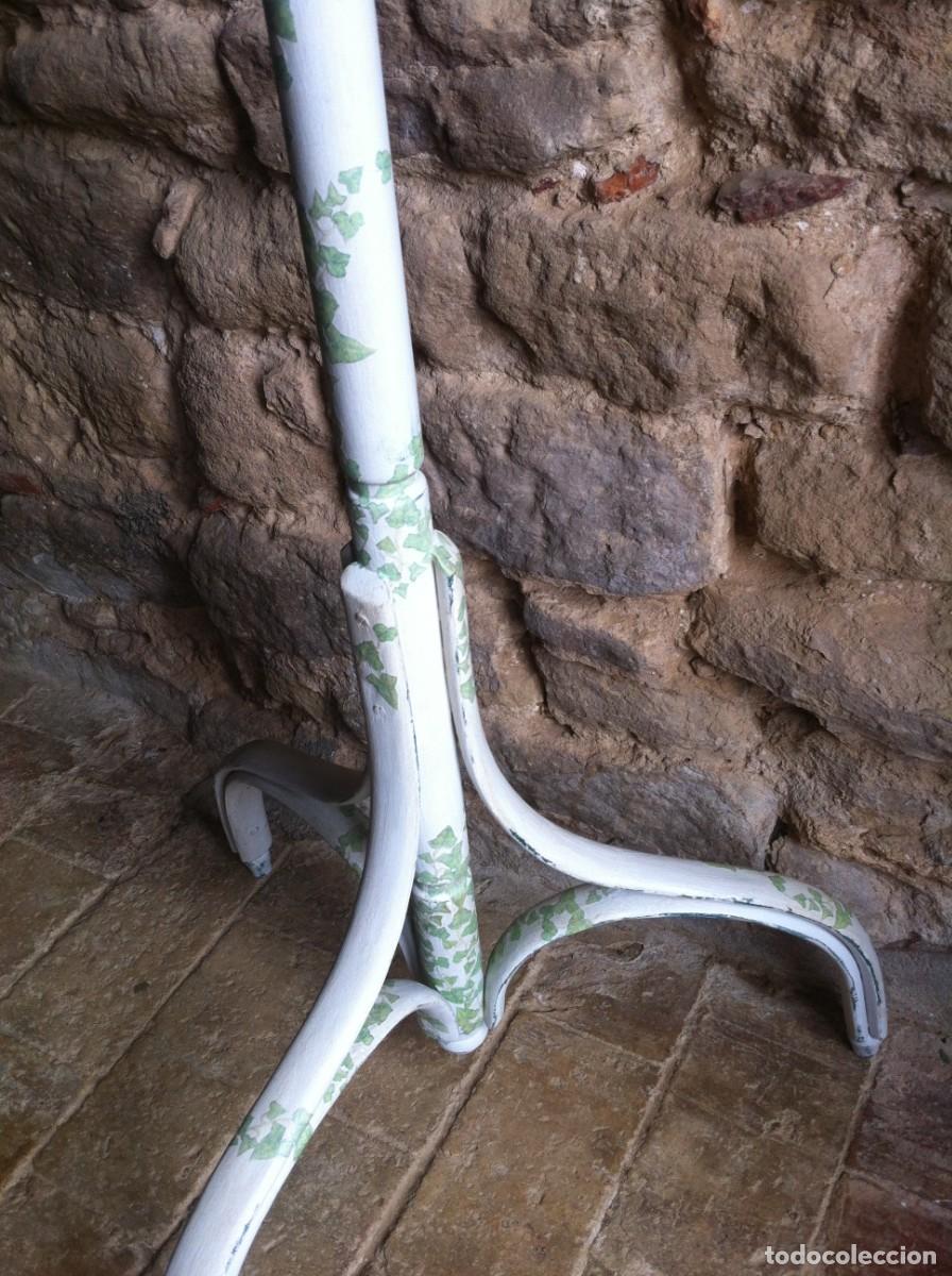 Antig&uuml;edades: COLGADOR THONET DECORADO - Foto 4