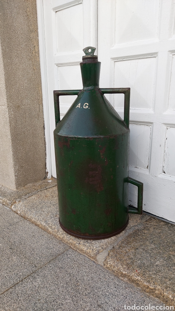 Antig&uuml;edades: Aceitera industrial circa 1930 - Foto 1