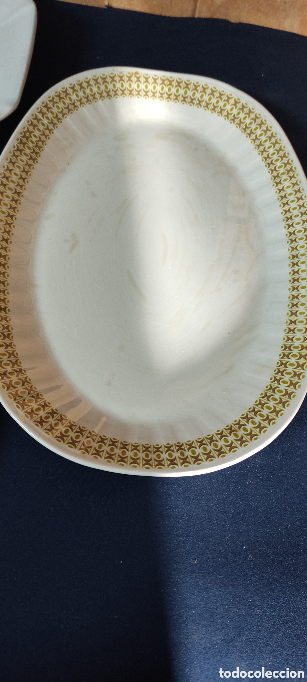 Antig&uuml;edades: LOTE DE BANDEJAS Y PLATO - Foto 4