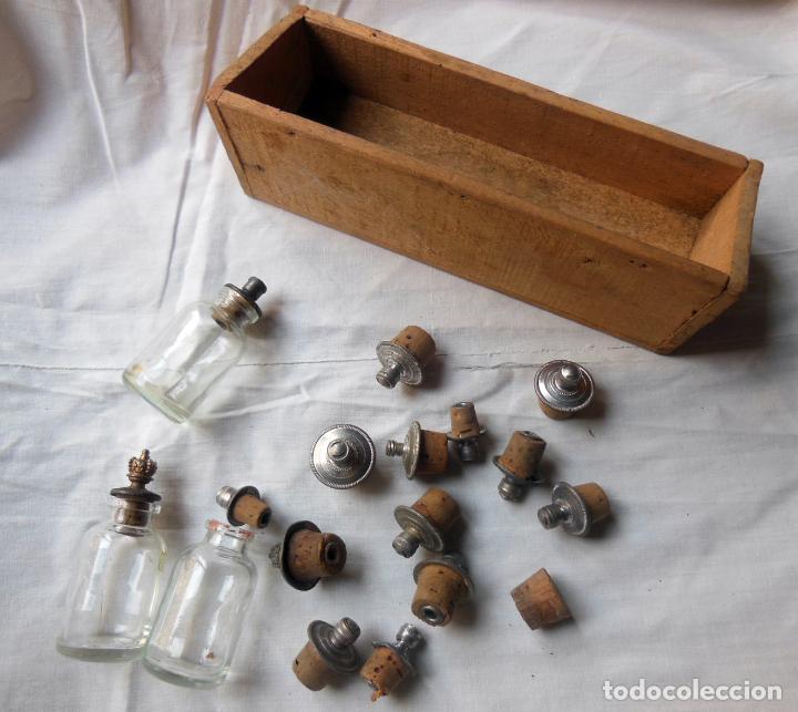 Oggetti Antichi: FRASCOS CRISTAL, TAPONES Y CAJA