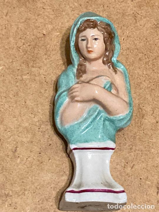 Antig&uuml;edades: Busto de mujer con t&uacute;nica - Foto 1