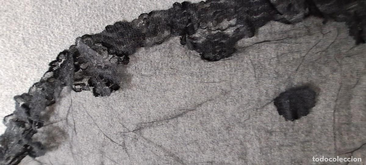 Antig&uuml;edades: Velo bordado triangular negro - Foto 16