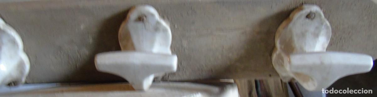 Antig&uuml;edades: antiguo perchero madera porcelana - Foto 5