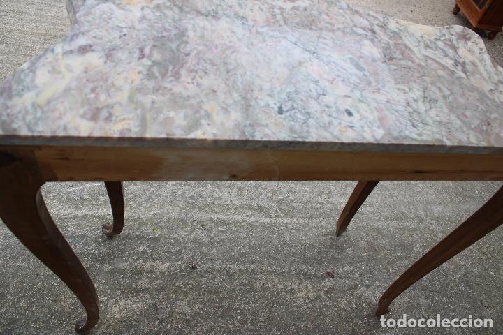 Antig&uuml;edades: consola de madera con tablero de marmol - Foto 2