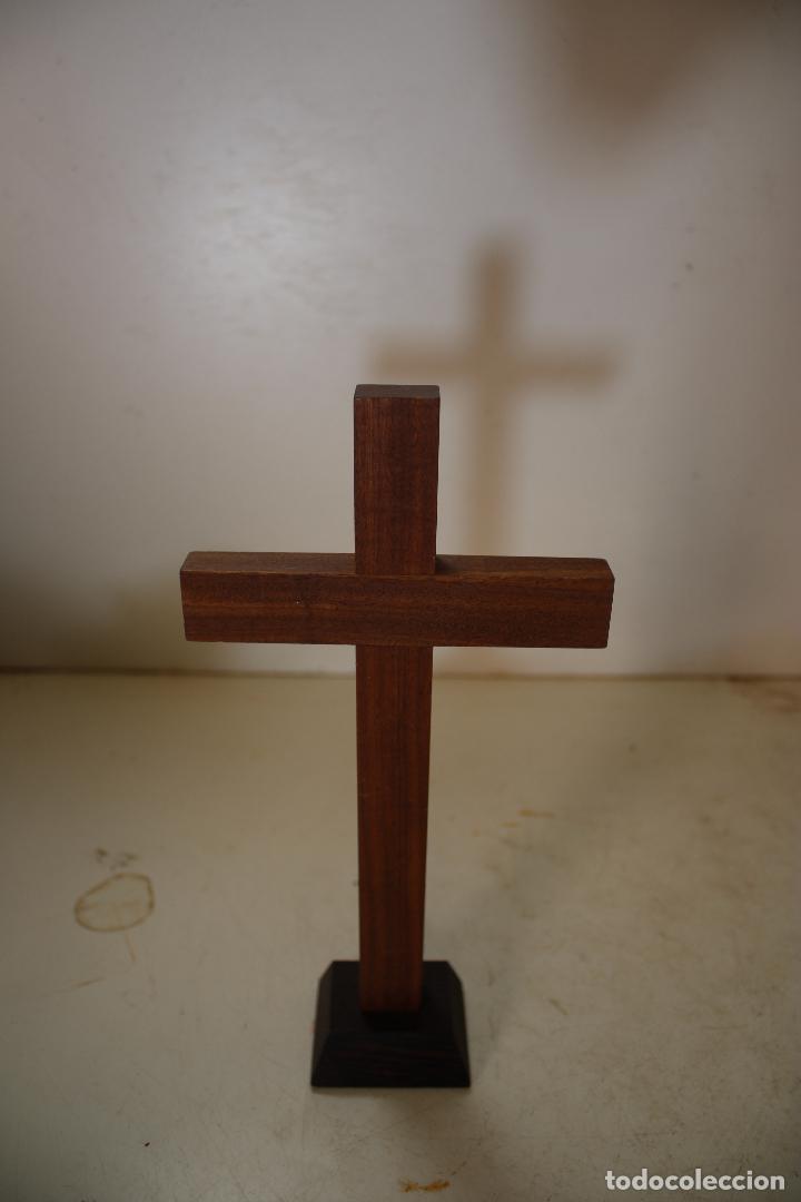 Antig&uuml;edades: cruz de sobremesa en madera - Foto 2