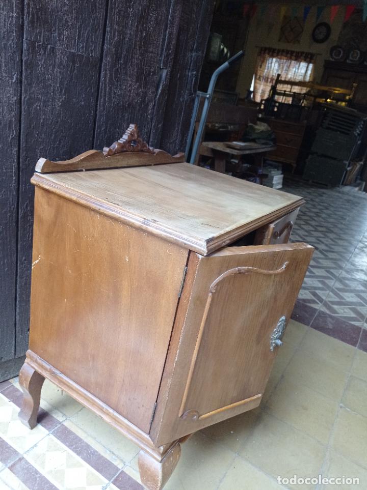 Antig&uuml;edades: PAREJA DE MESITAS DE NOCHE - Foto 2