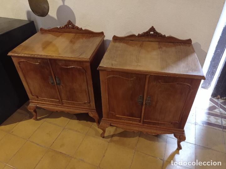 Antig&uuml;edades: PAREJA DE MESITAS DE NOCHE - Foto 1