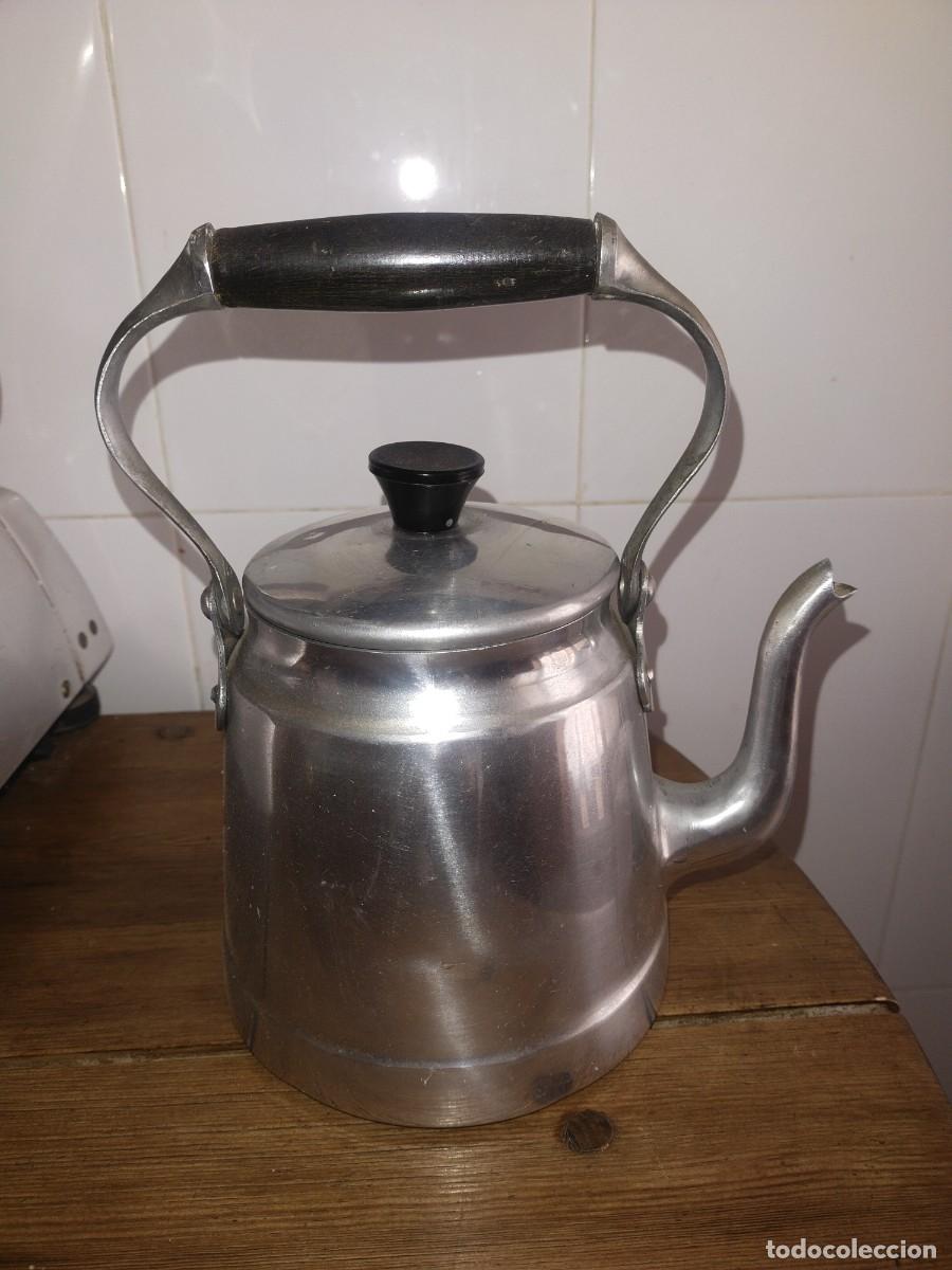 Antig&uuml;edades: Antigua cafetera de aluminio - Foto 2
