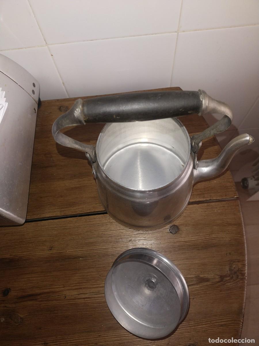 Antig&uuml;edades: Antigua cafetera de aluminio - Foto 3