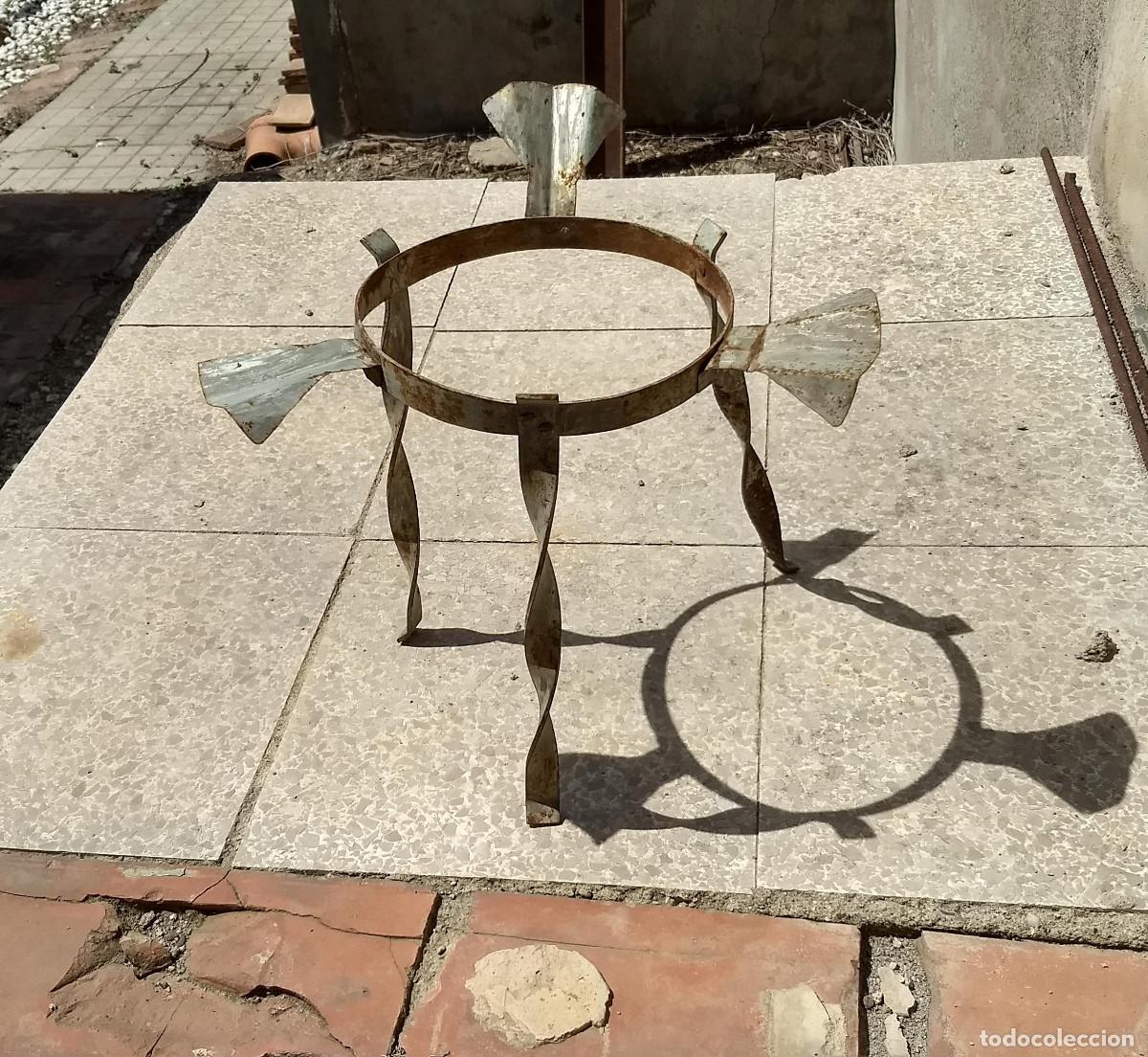 Antig&uuml;edades: Macetero en hierro forjado - Foto 2