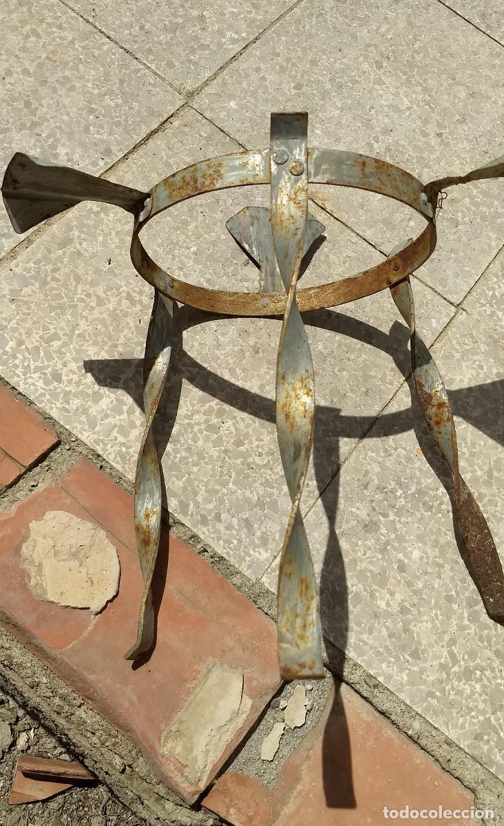 Antig&uuml;edades: Macetero en hierro forjado - Foto 9