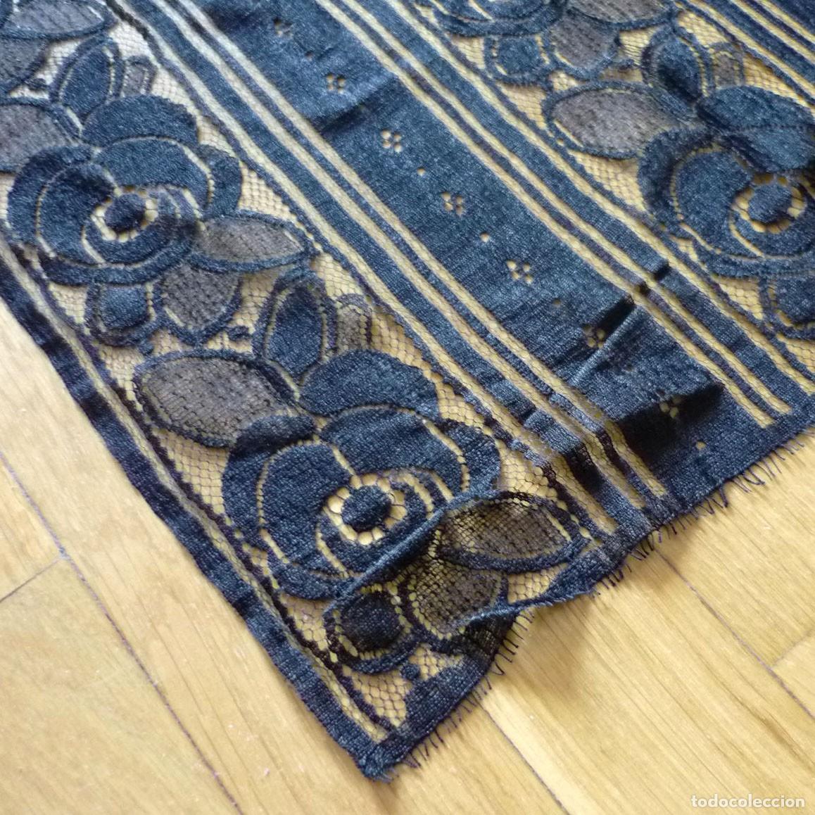 Antig&uuml;edades: Mantilla negra rectangular 36 x 163 cent&iacute;metros - Foto 1