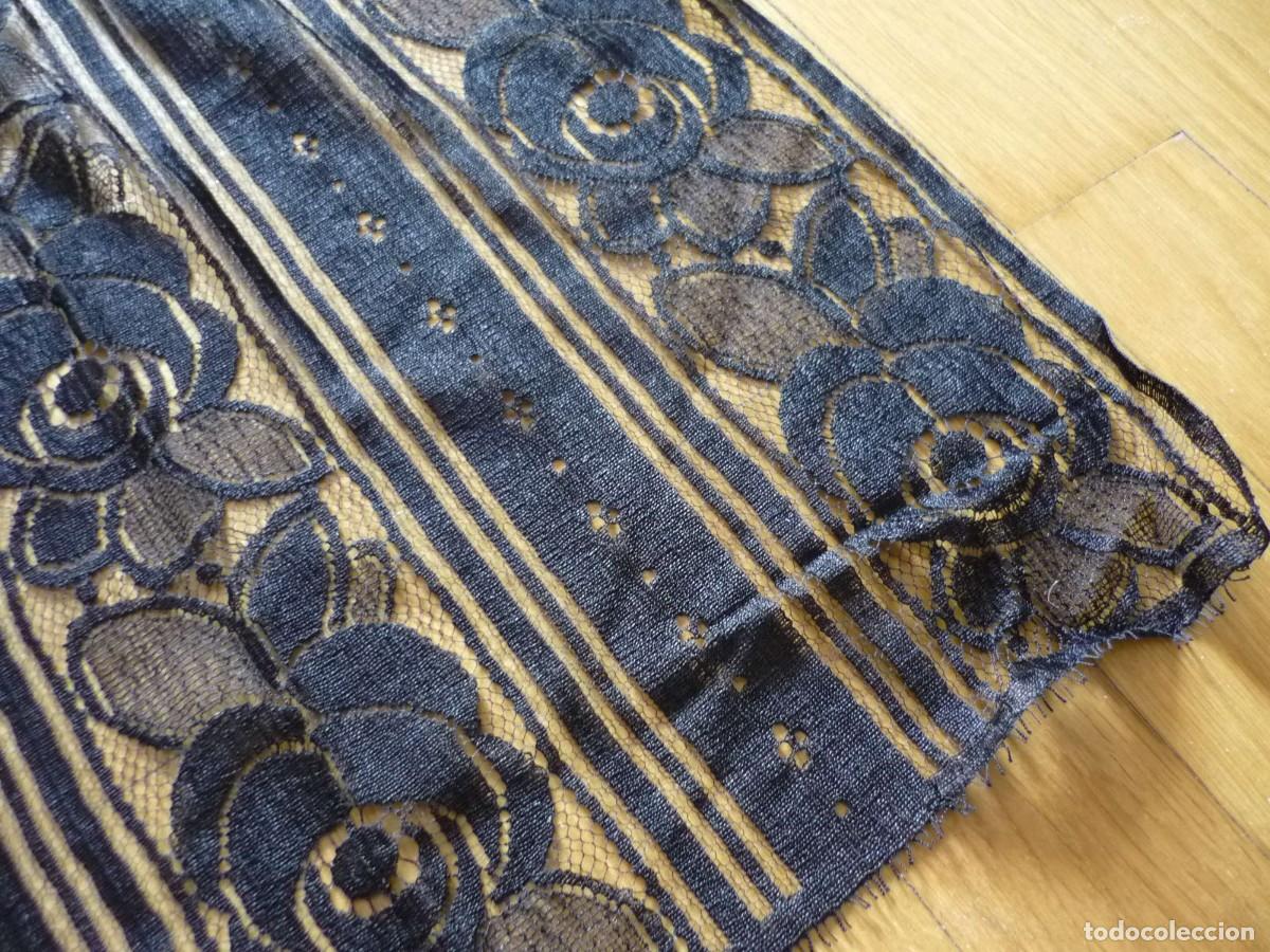 Antig&uuml;edades: Mantilla negra rectangular 36 x 163 cent&iacute;metros - Foto 3