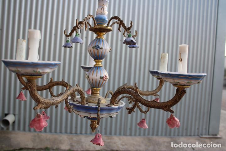 Antig&uuml;edades: lampara de techo en bronce y porcelana - Foto 3