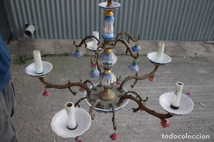 Antig&uuml;edades: lampara de techo en bronce y porcelana - Foto 4