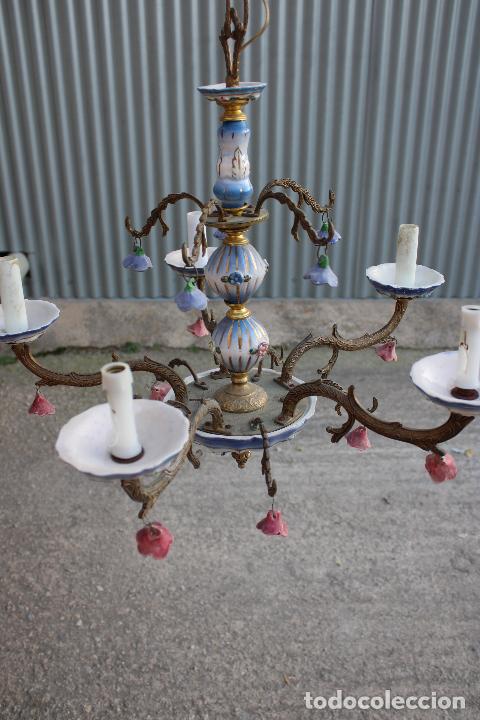 Antig&uuml;edades: lampara de techo en bronce y porcelana - Foto 5