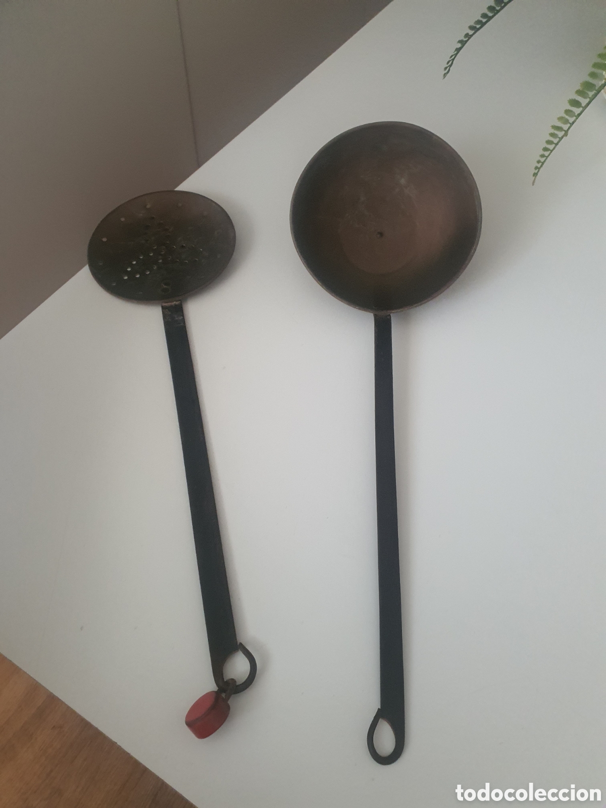 Antiquit&eacute;s: antiguos utensilios de cocina de lat&oacute;n