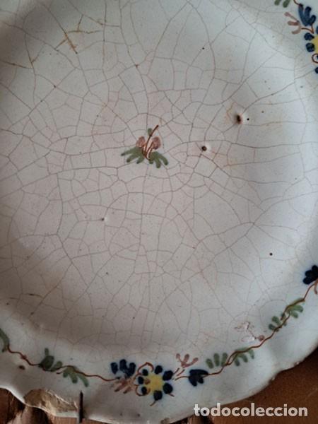 Antig&uuml;edades: PLATO DE ALCORA - RAMILLETE, S. XIX - Foto 3