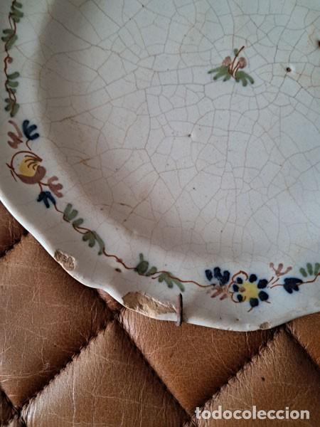 Antig&uuml;edades: PLATO DE ALCORA - RAMILLETE, S. XIX - Foto 4