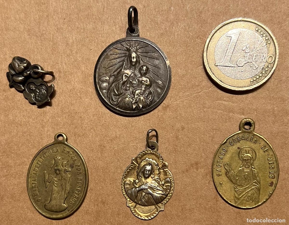 Antig&uuml;edades: Lote de medallas religiosas - Foto 1