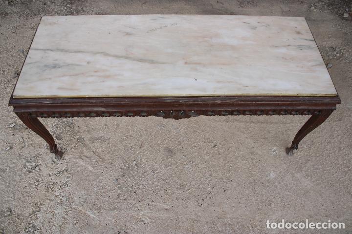 Antig&uuml;edades: mesa baja de madera con tablero de marmol - Foto 2