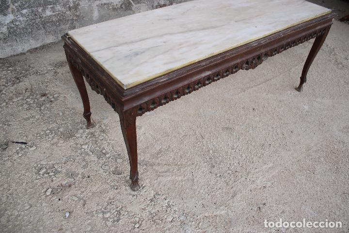 Antig&uuml;edades: mesa baja de madera con tablero de marmol - Foto 6