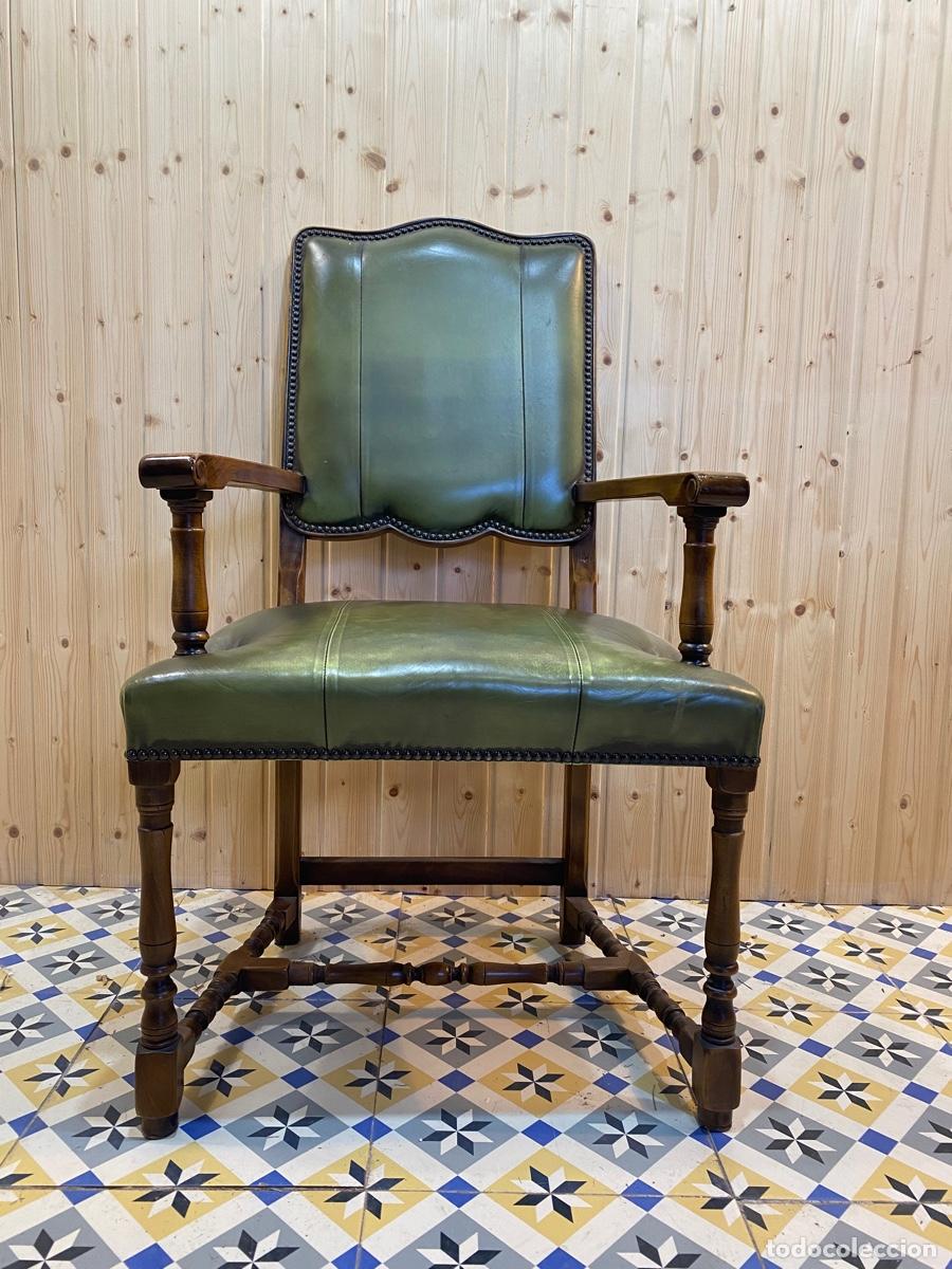 Antig&uuml;edades: SILLON DE NOGAL EN PIEL - Foto 1