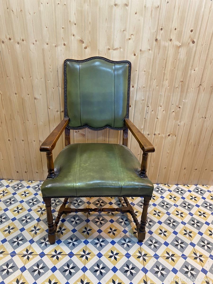 Antig&uuml;edades: SILLON DE NOGAL EN PIEL - Foto 2