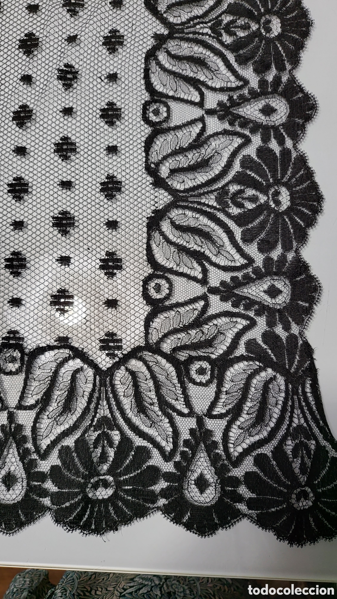 Antig&uuml;edades: ANTIGUA MANTILLA DE ENCAJE - Foto 1