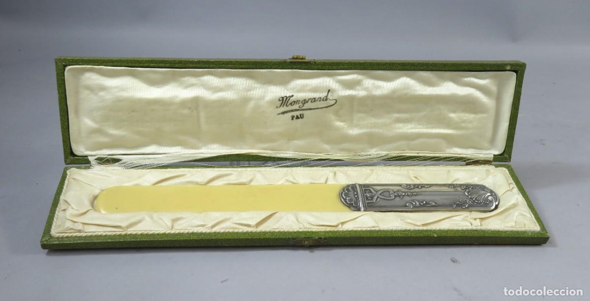 Antig&uuml;edades: Plegadera Mongrand con mango de plata en estuche original Ff s.XIX - Foto 1