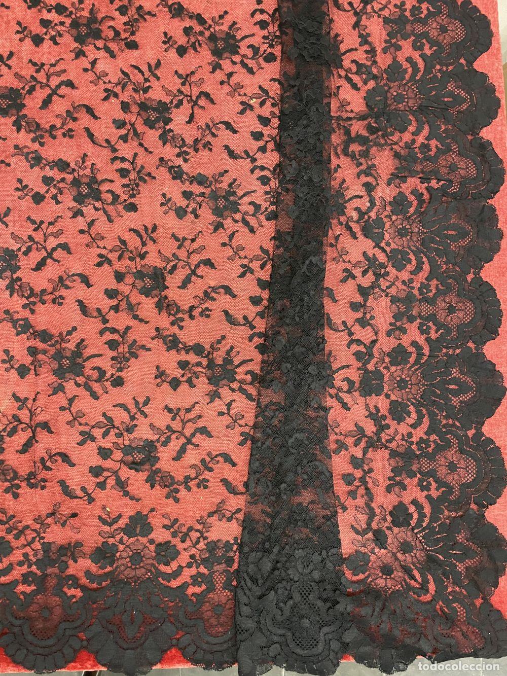 Antig&uuml;edades: MANTILLA RECTANGULAR. BORDADA A MANO. ESPA&Ntilde;A. SIGLO XIX - Foto 17