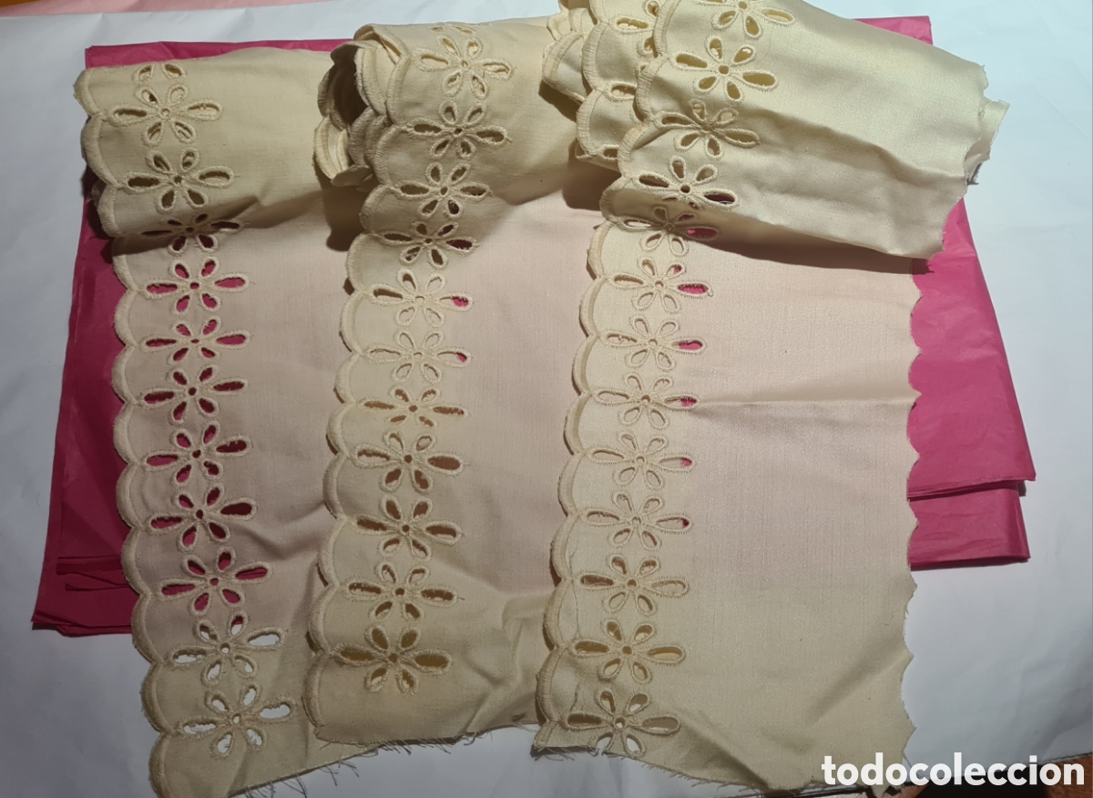 Antig&uuml;edades: 3 tiras bordado beige. - Foto 1