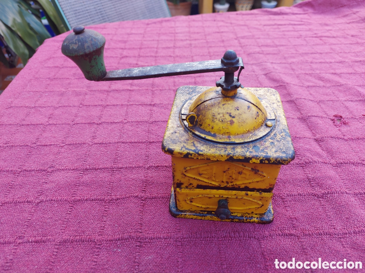 Antig&uuml;edades: MOLINILLO DE CAFE ELMA AMARILLO ANTIGUO - Foto 1