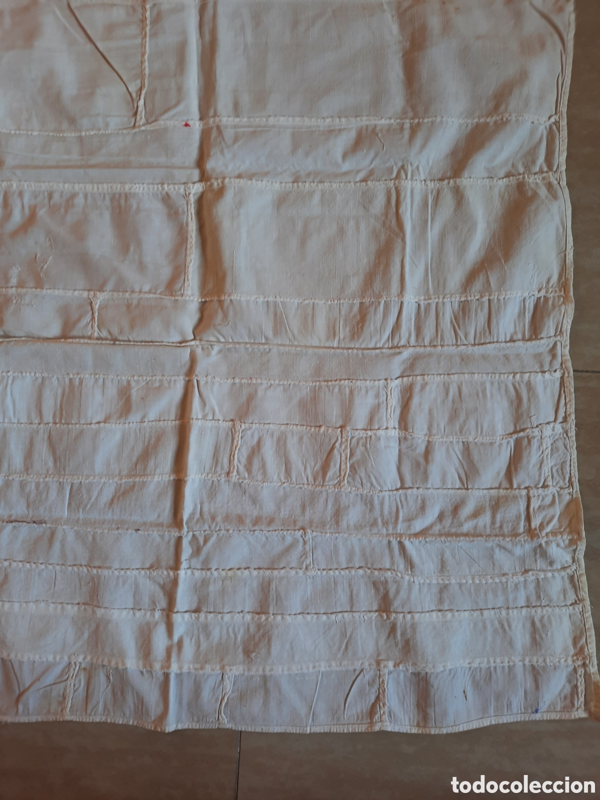 Antig&uuml;edades: Pa&ntilde;o vintage con labor en patchwork de 70&times;65cm - Foto 3
