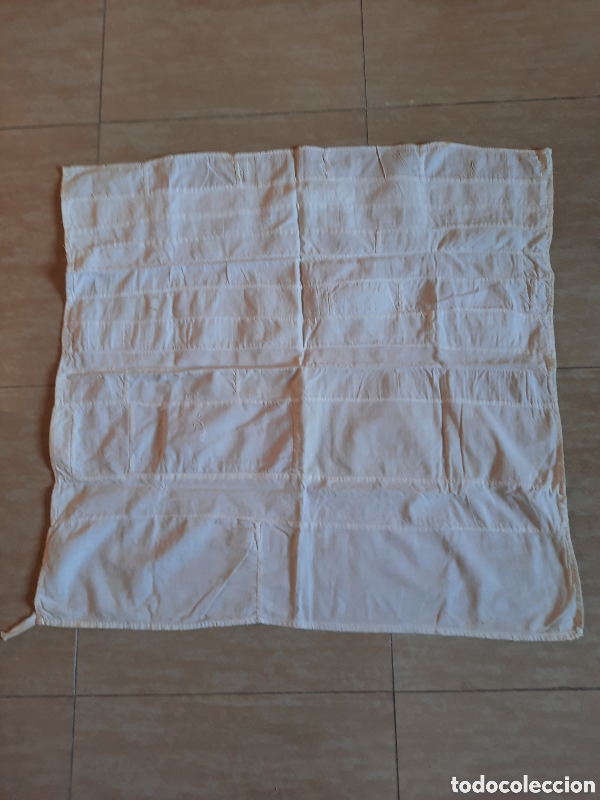 Antig&uuml;edades: Pa&ntilde;o vintage con labor en patchwork de 70&times;65cm - Foto 1